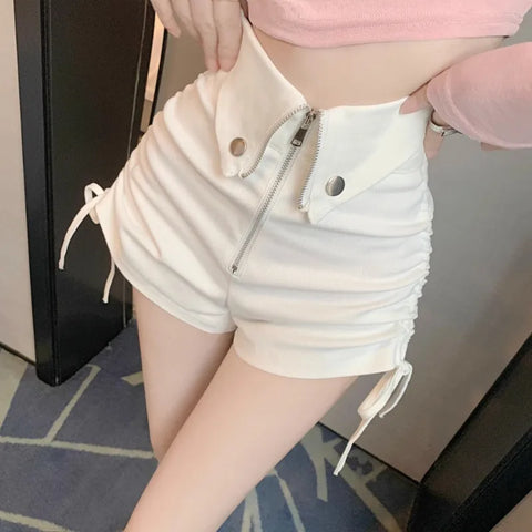 White High-Waist Shorts in Vintage Look with Zipper and Lacing Details