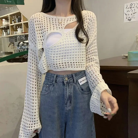 Knitted Crop Top with Hole Pattern and O-Neck for a Trendy Look