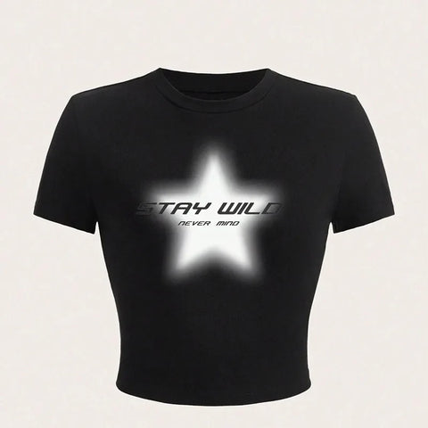 Alternatives Y2K Crop-Top with "Stay Wild" Print – Trendy Goth Look