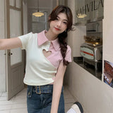 ハートネックラインとボタンが付いたツーカラーのソフトガールポロシャツ