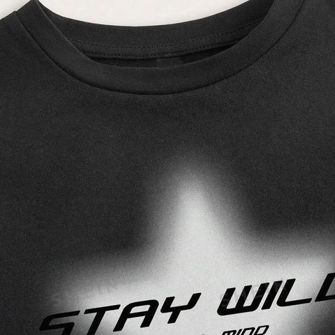 Alternatives Y2K Crop-Top with "Stay Wild" Print – Trendy Goth Look