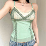 コントラストVネックのサテントップ