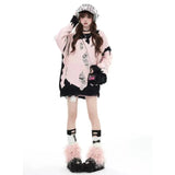 大胆なファッションシーンにふさわしい、大胆なアクセントが効いたソフトガールのオーバーサイズプルオーバーストリートスタイル