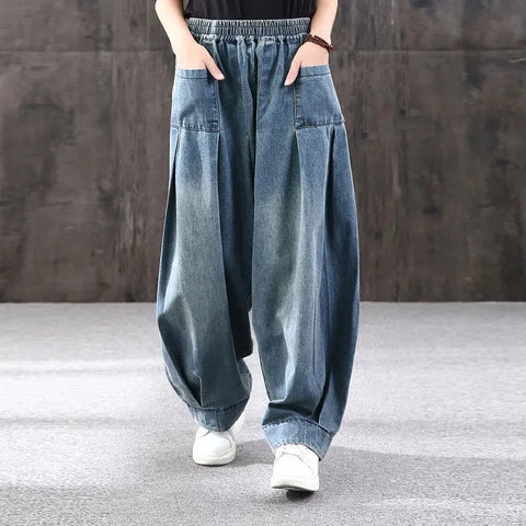 Indie-Style Oversize Jeans with Wide Leg and Asian Flair