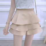 カジュアルなオルタナティブルックを演出する、エメラルドグリーンの高品質なスプライスフリルショーツ