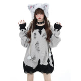 大胆なファッションシーンにふさわしい、大胆なアクセントが効いたソフトガールのオーバーサイズプルオーバーストリートスタイル