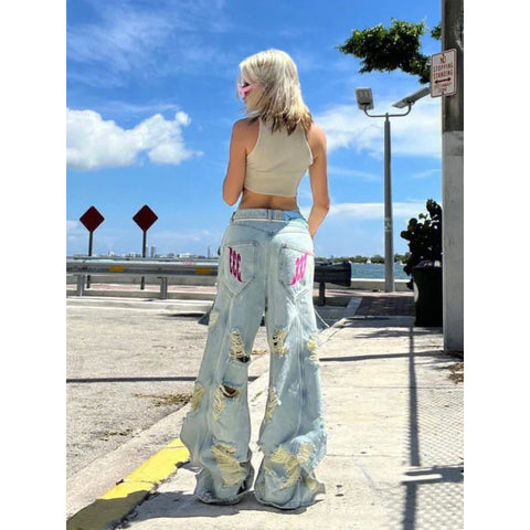 バットデザインのリップが入ったオーバーサイズスケータージーンズ