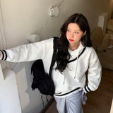 V-cut Sweater for e-girls Casual Oversized Knit for Spring and Autumn