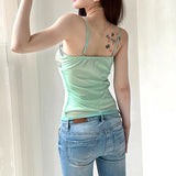 コントラストVネックのサテントップ