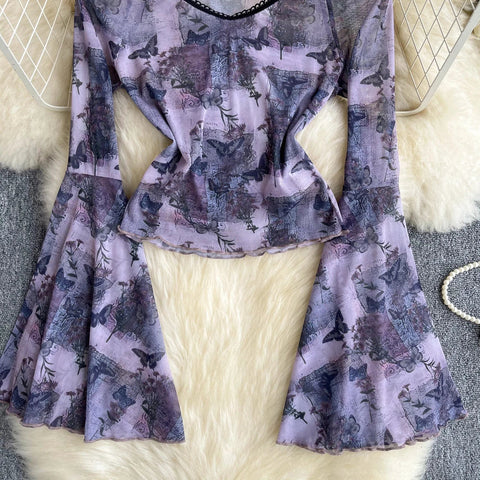 リボン柄とトランペットスリーブが特徴のオフショルダーメッシュトップ