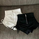 ジッパーとレースアップが付いたソフトガールスタイルの白いショーツ