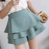 カジュアルなオルタナティブルックを演出する、エメラルドグリーンの高品質なスプライスフリルショーツ