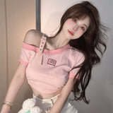 ソフトガールスタイルのローザオフショルダークロップトップ