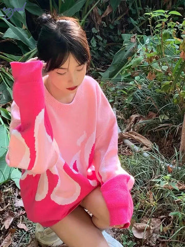 Flammender Oversize-Pullover im Softgirl-Stil