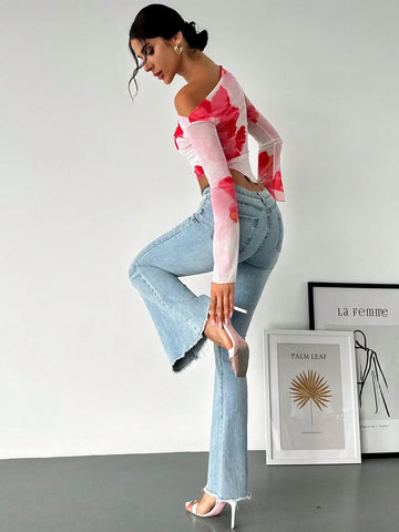 Off-Shoulder Top with Floral Print for a Casual Look