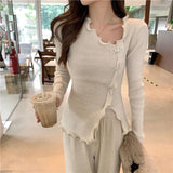 リボンとウェーブヘムのエレガントなベーシックセーター