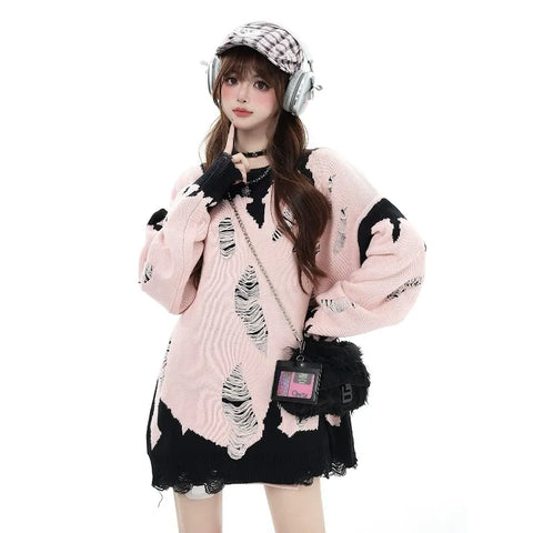 Soft-Girl Oversized Pullover Streetstyle with Bold Accents for the Bold Fashion Scene